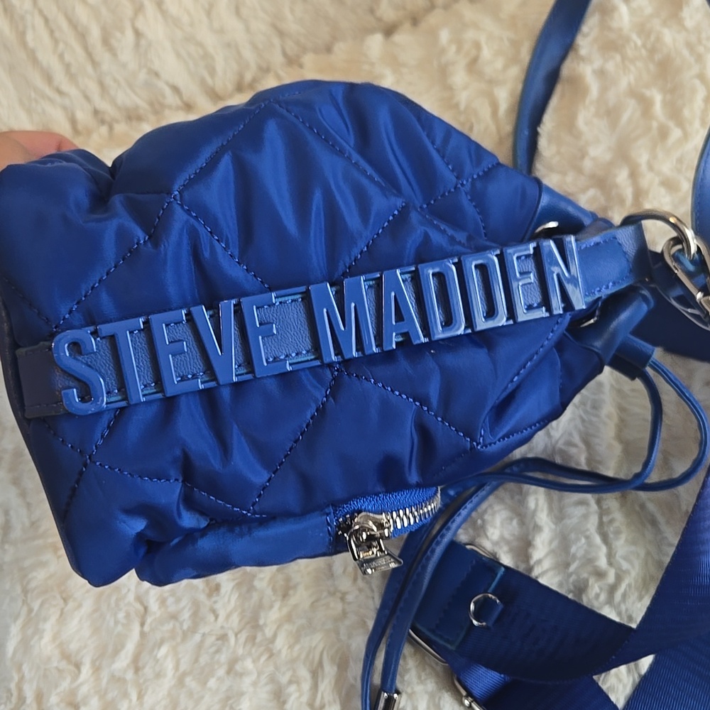 Steve Madden Electric Blue Quilted Drawstring Crossbody Bag - Picture 3 of 5